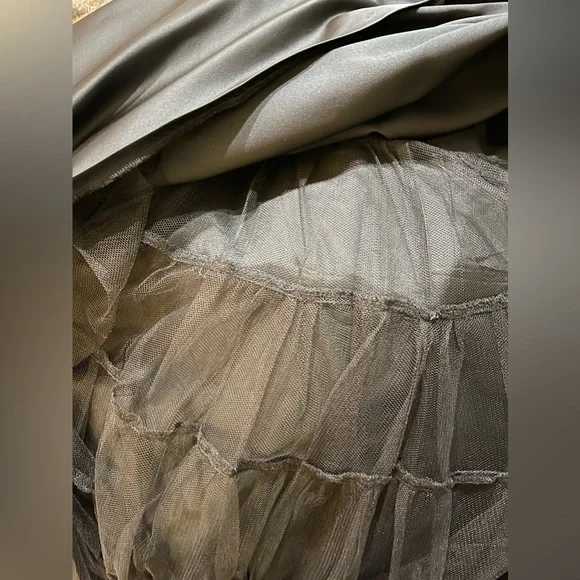 Coast Meslita structured black satin fit flared midi occasion skirt size 12 - Picture 5 of 7